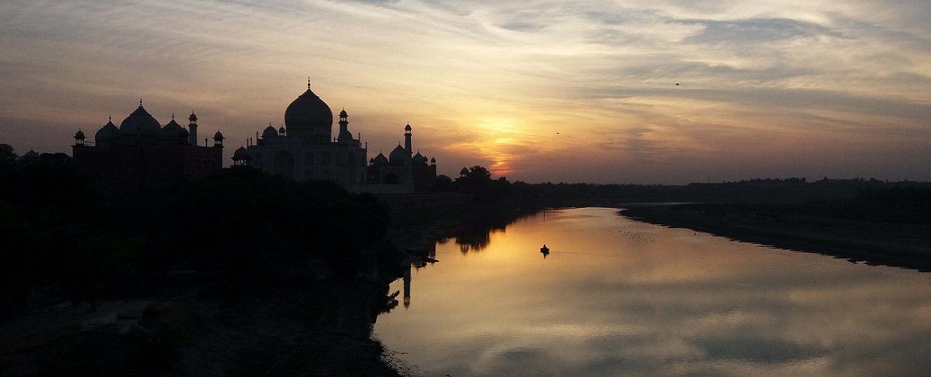 The best sunset ever at the Taj Mahal, India