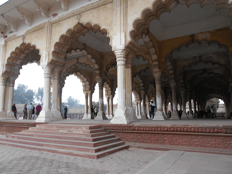 Most part of Agra's visitors only visit Taj Mahal, but as I would stay in the city for 5 days, I had time to visit more stuff. I decided to visit Agra Fort.