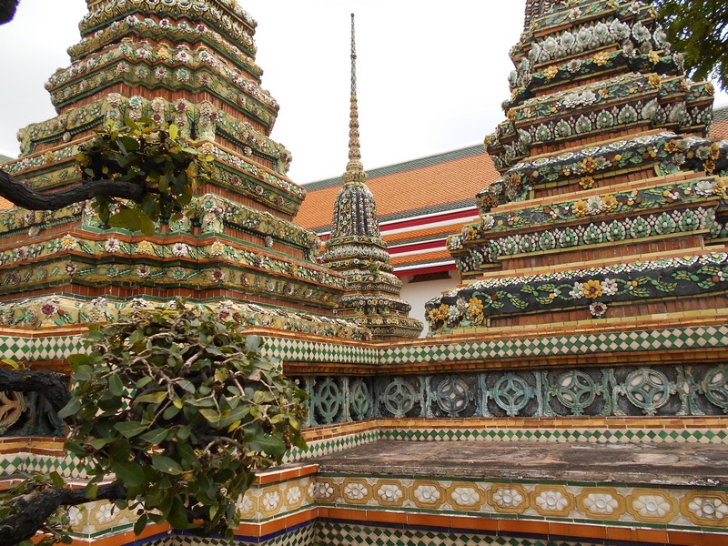 Wat Pho was one of the Bangkok Temples most crowded with tourists. We took around 2 hours to visit the complex full of beautiful stupas.