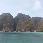 During the stay in Phi Phi islands, is mandatory a visit to Ko Phi Phi Lee, the place where the most famous beach in Thailand is based: Maya Bay.