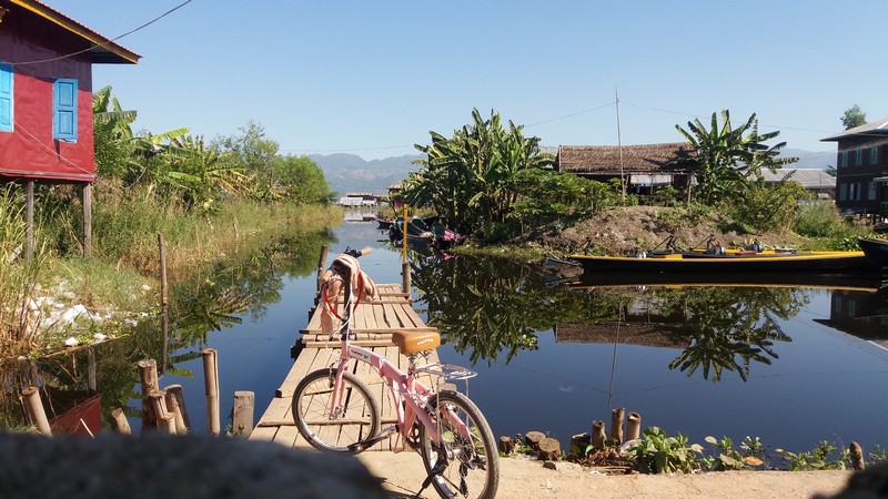 This is my second time at Nyaung Shwe, but I’m visiting different areas in town. This day I decided to go on Inle Lake west corridor road.