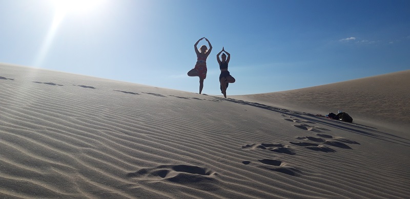 Since my first hitchhiking experience was good, the next day we returned to the road to try our luck again. Our destination: Mui Ne sand dunes.