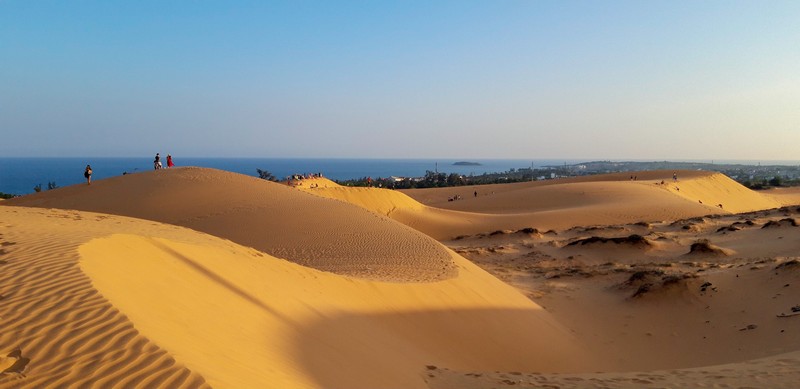 I had no idea that such a landscape that resembles a desert could be found in Vietnam at Mui Ne sand dunes, the biggest attraction in Mui Ne.