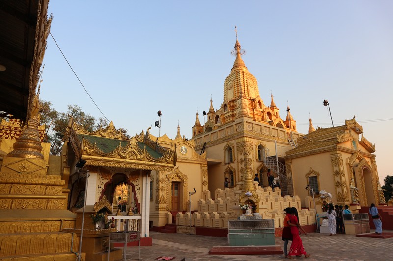 On my third day in Loikaw, I decided to visit around town by bicycle. But that was not a problem. I had a fun day anyway on this bike tour.
