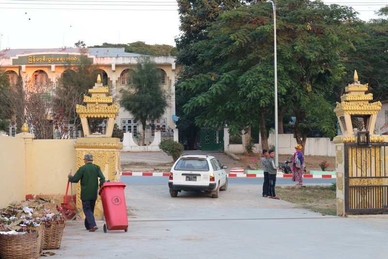 On my third day in Loikaw, I decided to visit around town by bicycle. But that was not a problem. I had a fun day anyway on this bike tour.