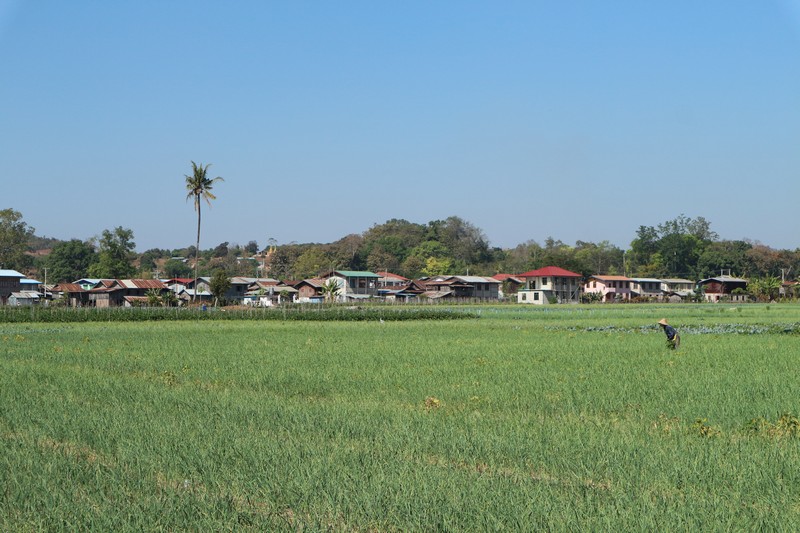 On my third day in Loikaw, I decided to visit around town by bicycle. But that was not a problem. I had a fun day anyway on this bike tour.