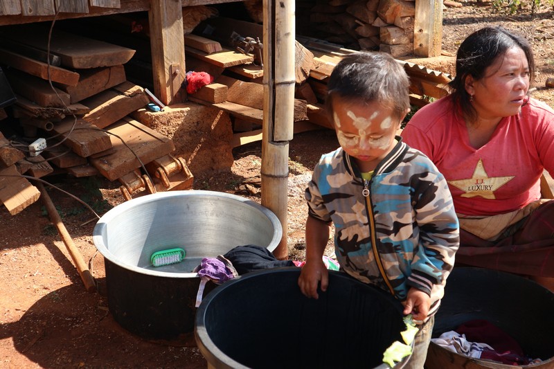 Someone told me about a student that takes foreigners to the Loikaw villages and after contacting him on Facebook I got lucky.