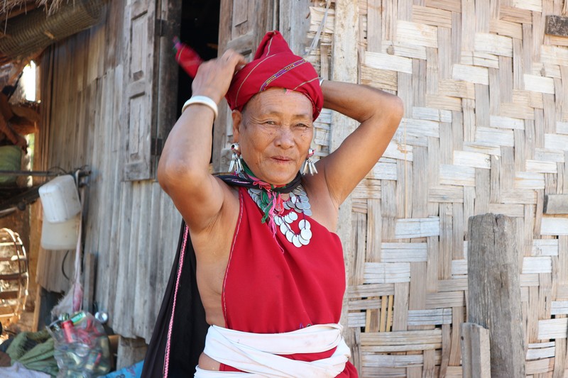 Someone told me about a student that takes foreigners to the Loikaw villages and after contacting him on Facebook I got lucky.