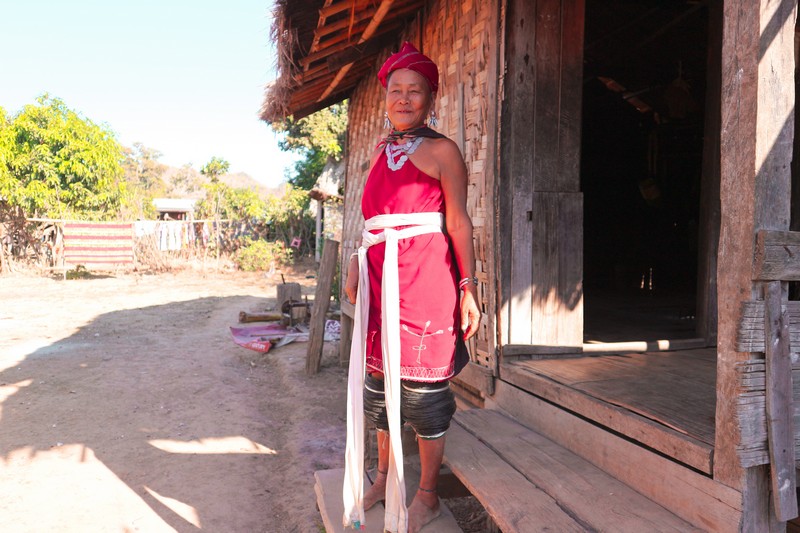 Someone told me about a student that takes foreigners to the Loikaw villages and after contacting him on Facebook I got lucky.