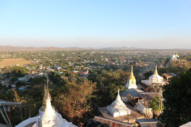 Someone told me about a student that takes foreigners to the Loikaw villages and after contacting him on Facebook I got lucky.