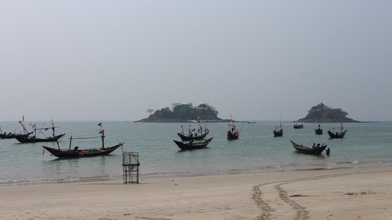 On the second day of my stay in Dawei, I decided to go further and visit more Dawei beaches: Tizit beach and San Hlan beach.