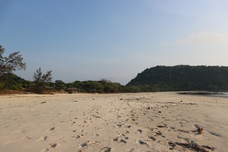 I decided to sleep at Paradise beach as I want to explore the maximum of Dawei beaches. Going from Dawei city to the very south of the Peninsula and going back the same day is not an option.