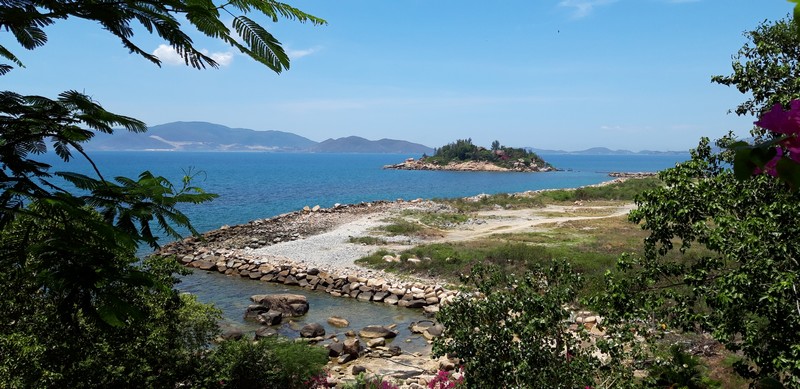 I went from Ho Chi Minh to Nha Trang by bus, on a long journey that took all day. The bus takes about 9 hours and I decided to do this trip during the day