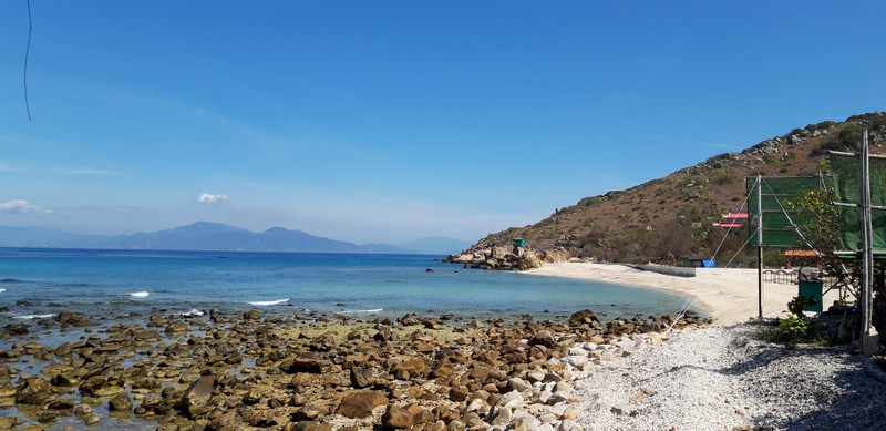 Vietnam is definitely not the place where mass tourists come to lay on the beach, therefore, there are still many unknown Vietnam island to tourists.