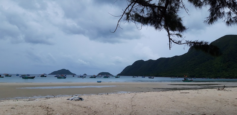 I stayed 3 nights in Con Dao islands and if on the first day the rain was threatening, the other days the same didn't happen. Inclusively I spent a day at the hostel because of the rain...