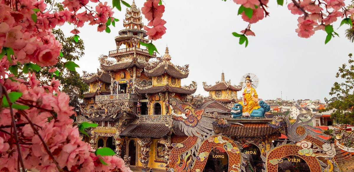 Linh Phuoc Pagoda: the most beautiful temple in Dalat