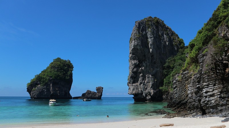 I have been to the Phi Phi islands before but I haven't seen any of the things I have seen this time, for instance, Phi Phi beaches.