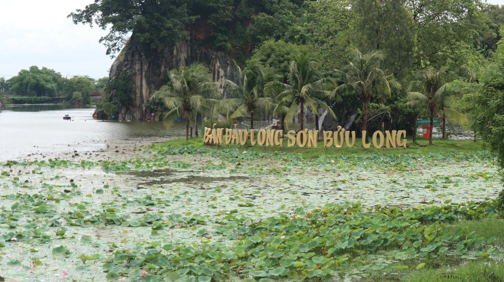 The reason why I decided to visit Bien Hoa was that after some research, I found this place called Buu Long tourist area that seemed to have some limestone cliffs