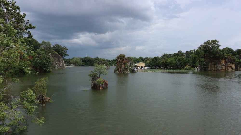 The reason why I decided to visit Bien Hoa was that after some research, I found this place called Buu Long tourist area that seemed to have some limestone cliffs