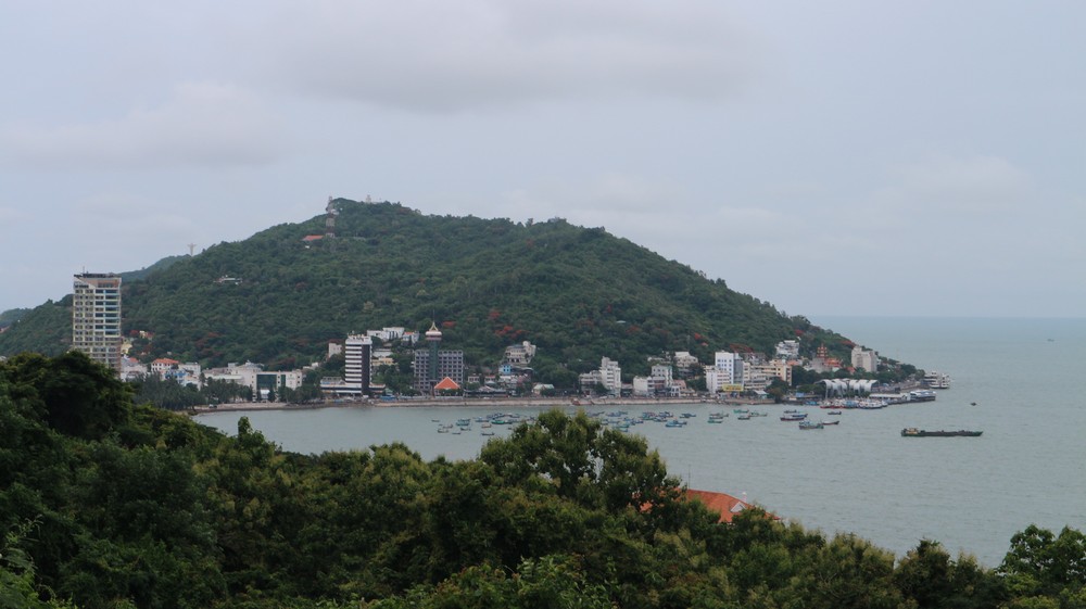 Vung Tau offers some hills and nice viewpoints to trek to so this time that was basically what I did.