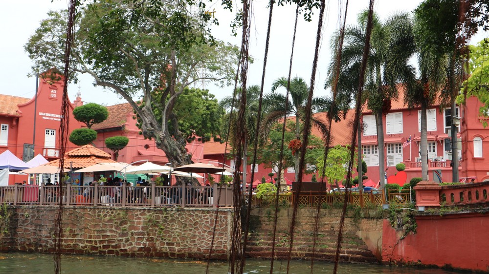 I went to Malacca on a short trip from Kuala Lumpur. From Kuala Lumpur to Malacca is easy to access the city and the distance between the two ones is not demotivating.