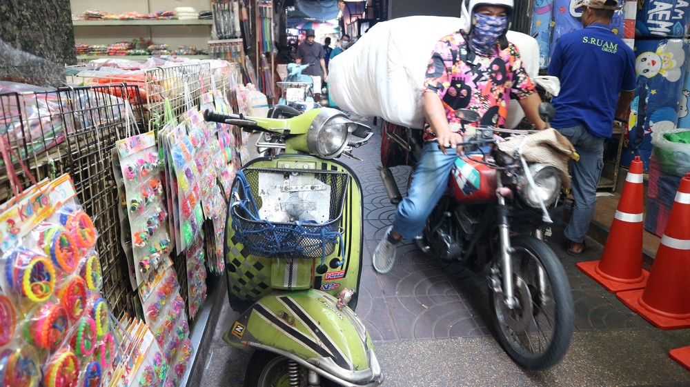 While in Bangkok I visited Bangkok Chinatown once more and the Portuguese neighborhood for the first time.