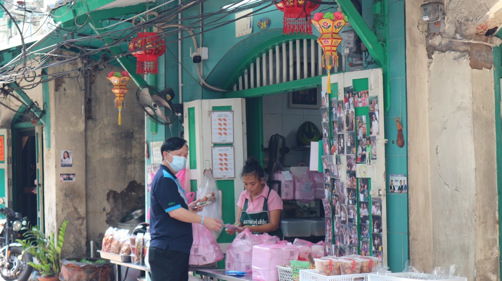 While in Bangkok I visited Bangkok Chinatown once more and the Portuguese neighborhood for the first time.