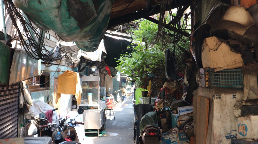 While in Bangkok I visited Bangkok Chinatown once more and the Portuguese neighborhood for the first time.