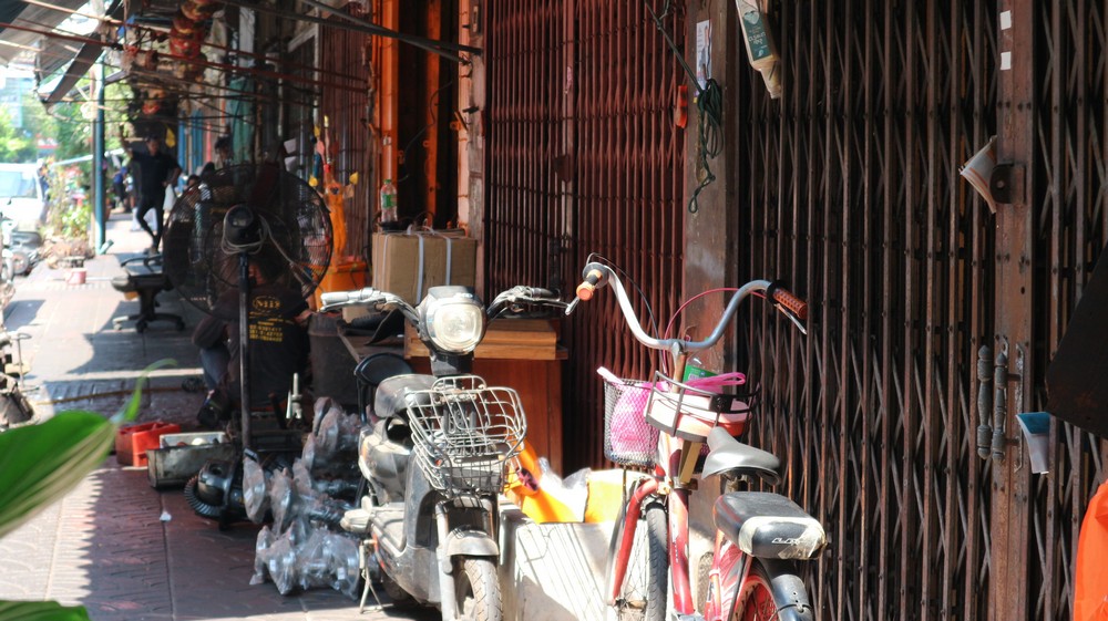 While in Bangkok I visited Bangkok Chinatown once more and the Portuguese neighborhood for the first time.