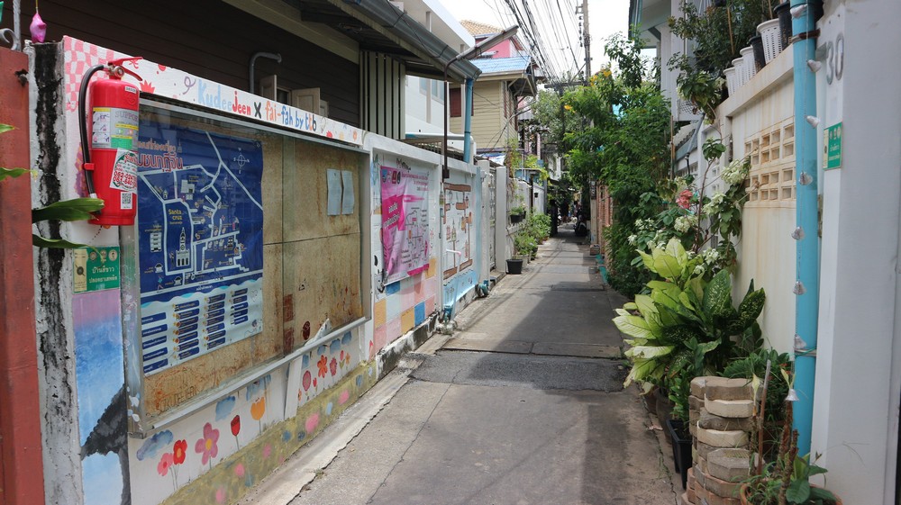 While in Bangkok I visited Bangkok Chinatown once more and the Portuguese neighborhood for the first time.