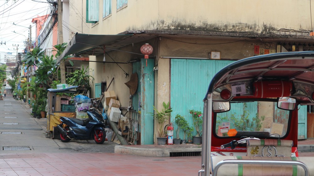 While in Bangkok I visited Bangkok Chinatown once more and the Portuguese neighborhood for the first time.