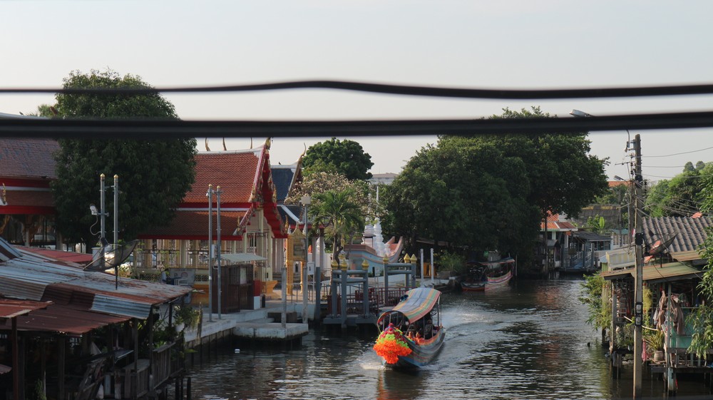 I have already been to the most famous floating market in Thailand- Damnoen Saduak Floating Market - which is advertised as the Bangkok floating market