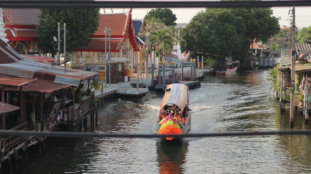 I have already been to the most famous floating market in Thailand- Damnoen Saduak Floating Market - which is advertised as the Bangkok floating market