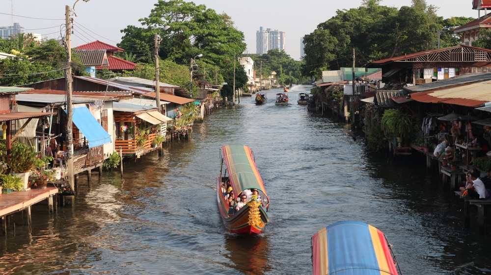 I have already been to the most famous floating market in Thailand- Damnoen Saduak Floating Market - which is advertised as the Bangkok floating market
