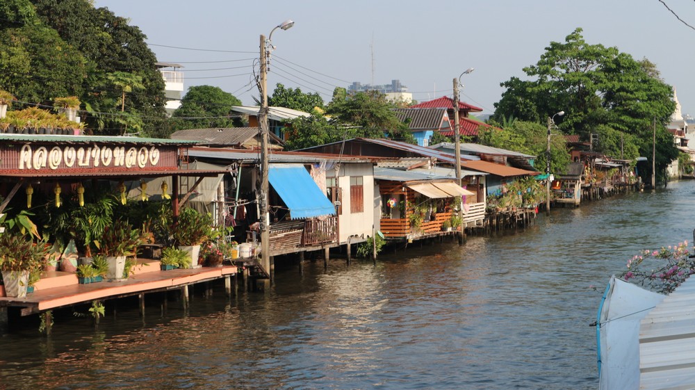 I have already been to the most famous floating market in Thailand- Damnoen Saduak Floating Market - which is advertised as the Bangkok floating market
