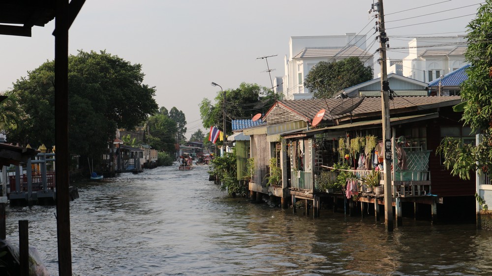 I have already been to the most famous floating market in Thailand- Damnoen Saduak Floating Market - which is advertised as the Bangkok floating market