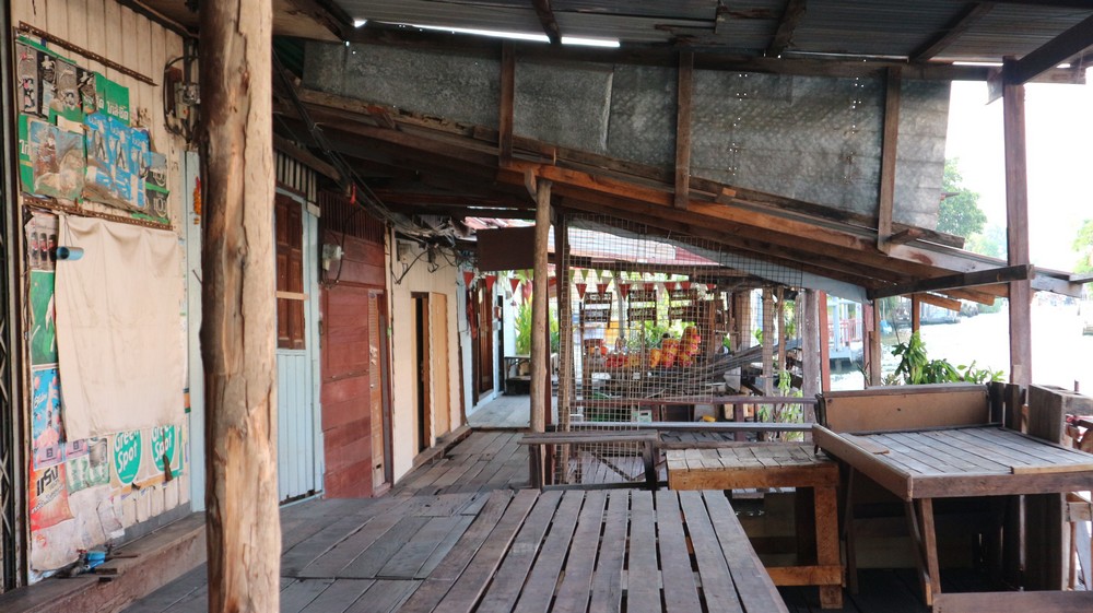 I have already been to the most famous floating market in Thailand- Damnoen Saduak Floating Market - which is advertised as the Bangkok floating market