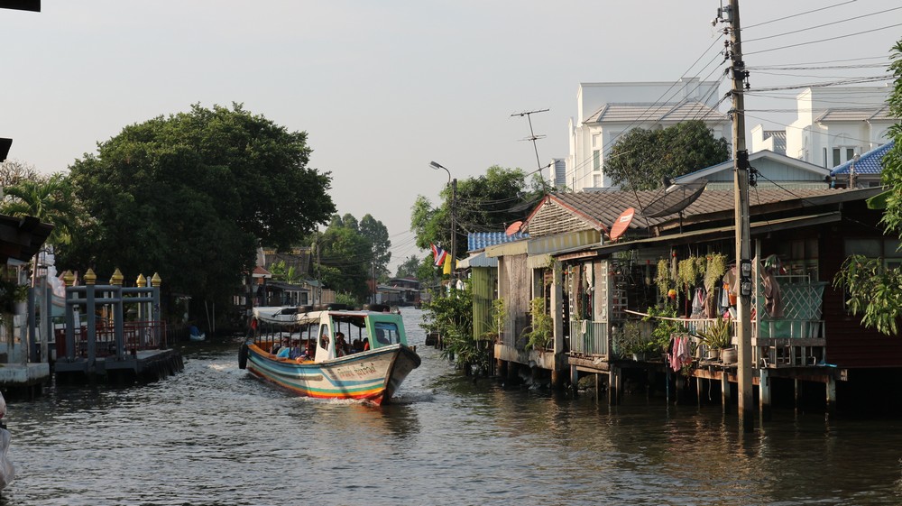 I have already been to the most famous floating market in Thailand- Damnoen Saduak Floating Market - which is advertised as the Bangkok floating market