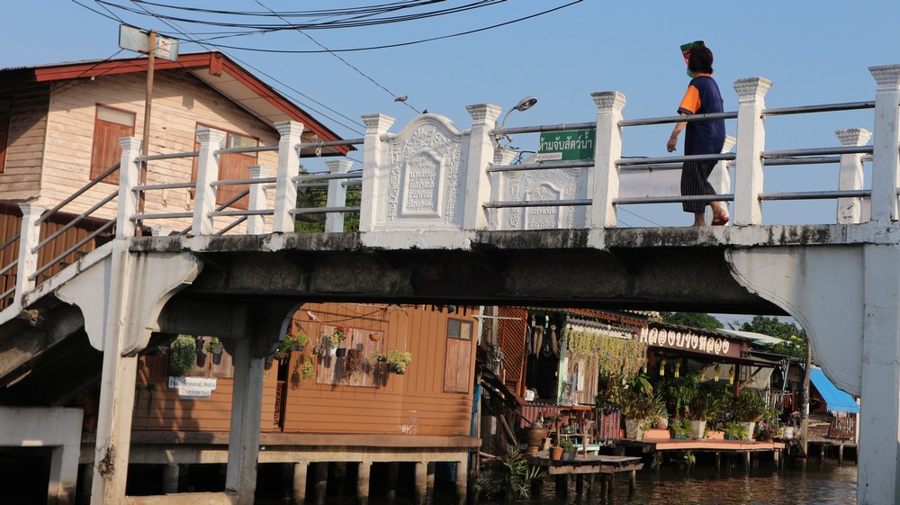 I have already been to the most famous floating market in Thailand- Damnoen Saduak Floating Market - which is advertised as the Bangkok floating market