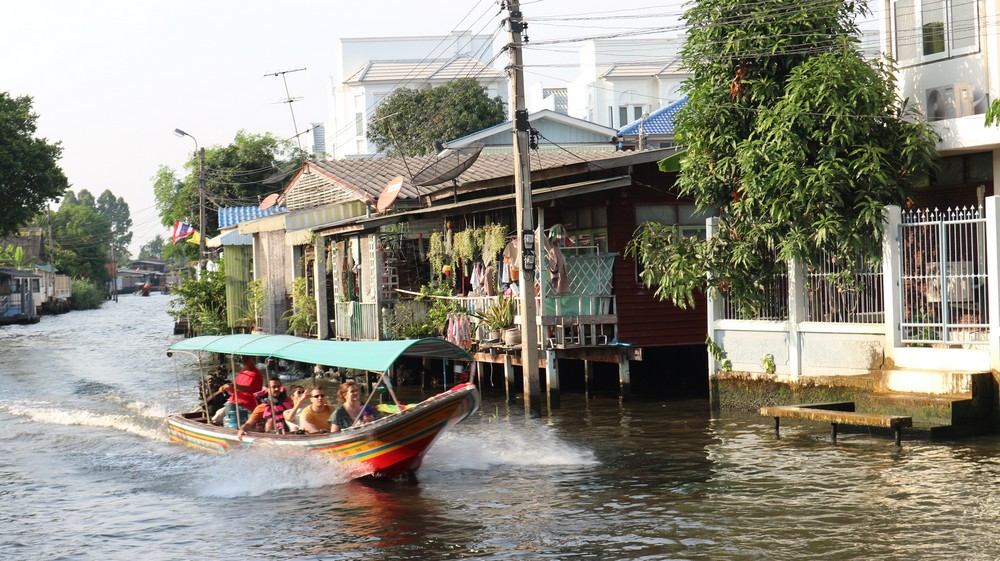 I have already been to the most famous floating market in Thailand- Damnoen Saduak Floating Market - which is advertised as the Bangkok floating market