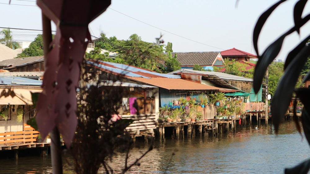 I have already been to the most famous floating market in Thailand- Damnoen Saduak Floating Market - which is advertised as the Bangkok floating market