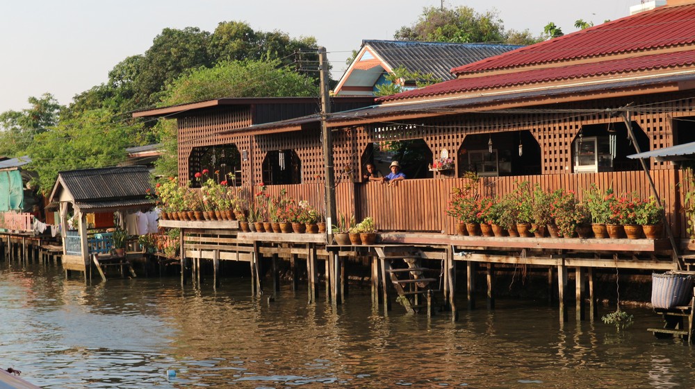 I have already been to the most famous floating market in Thailand- Damnoen Saduak Floating Market - which is advertised as the Bangkok floating market
