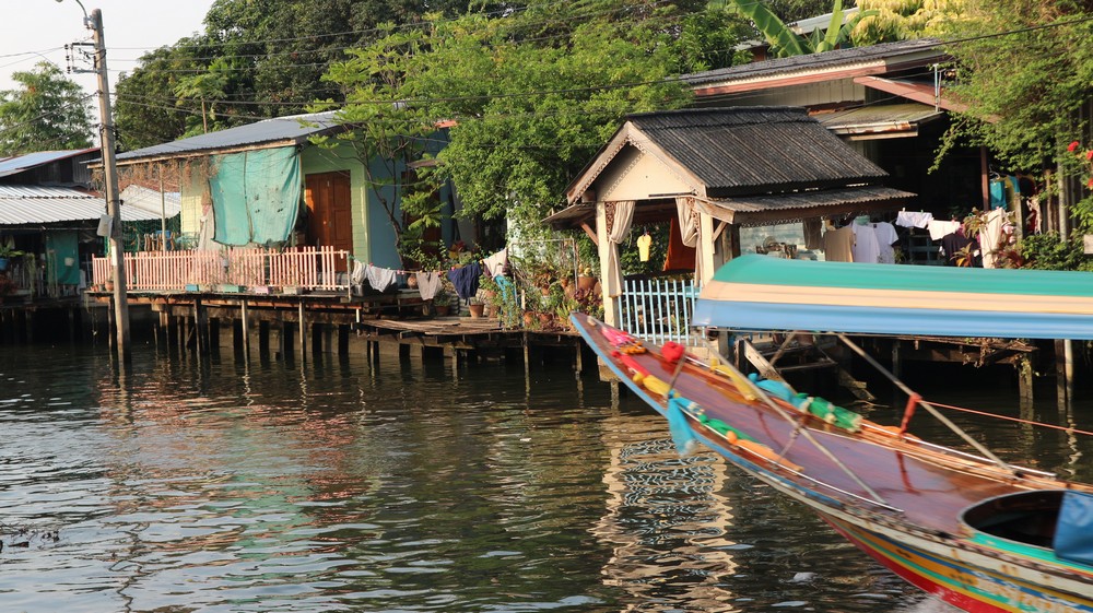I have already been to the most famous floating market in Thailand- Damnoen Saduak Floating Market - which is advertised as the Bangkok floating market