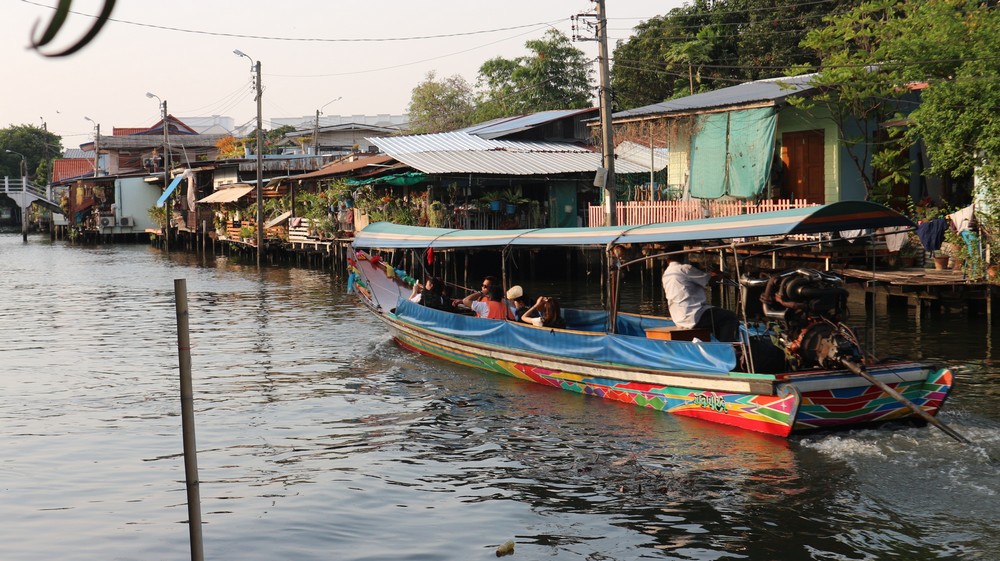 I have already been to the most famous floating market in Thailand- Damnoen Saduak Floating Market - which is advertised as the Bangkok floating market