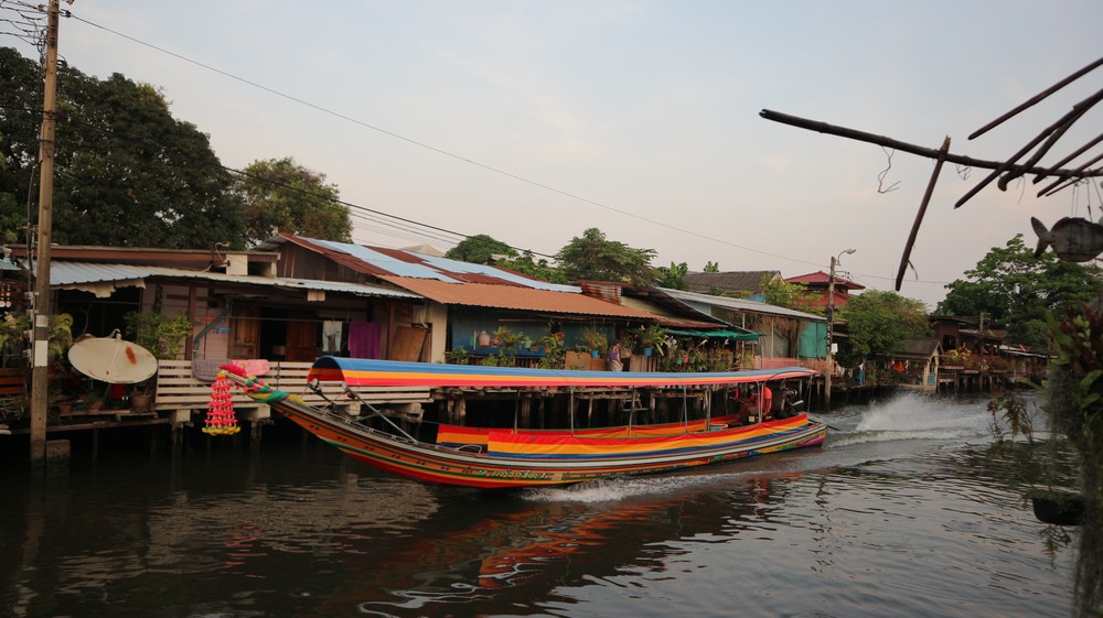 I have already been to the most famous floating market in Thailand- Damnoen Saduak Floating Market - which is advertised as the Bangkok floating market