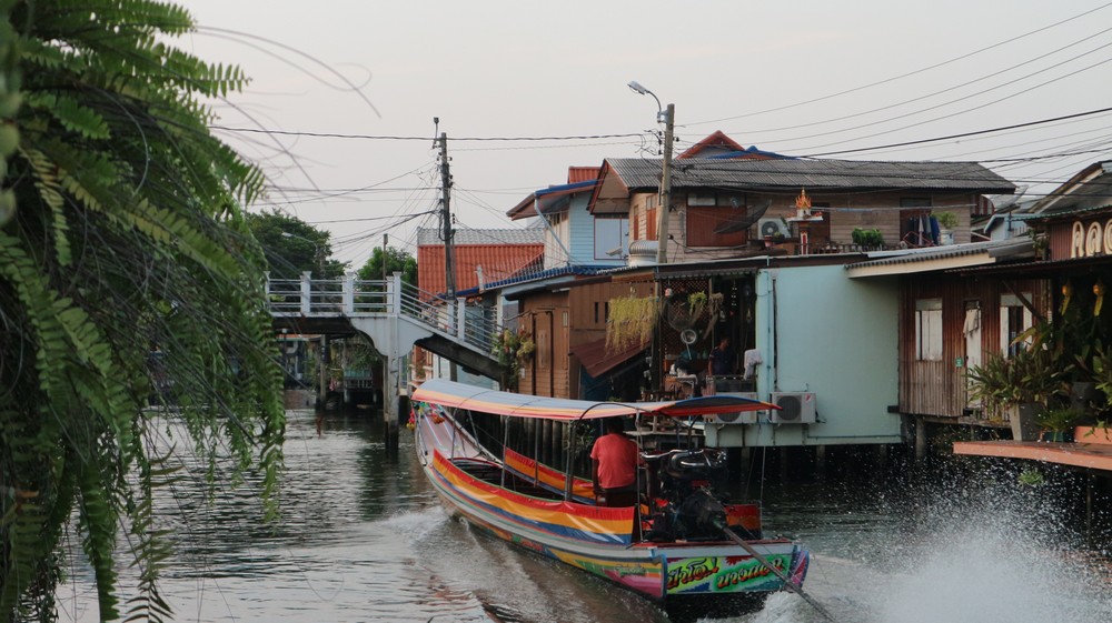 I have already been to the most famous floating market in Thailand- Damnoen Saduak Floating Market - which is advertised as the Bangkok floating market