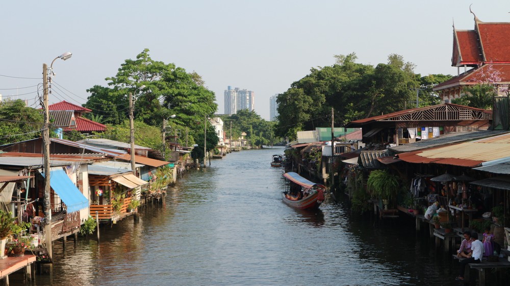 I have already been to the most famous floating market in Thailand- Damnoen Saduak Floating Market - which is advertised as the Bangkok floating market