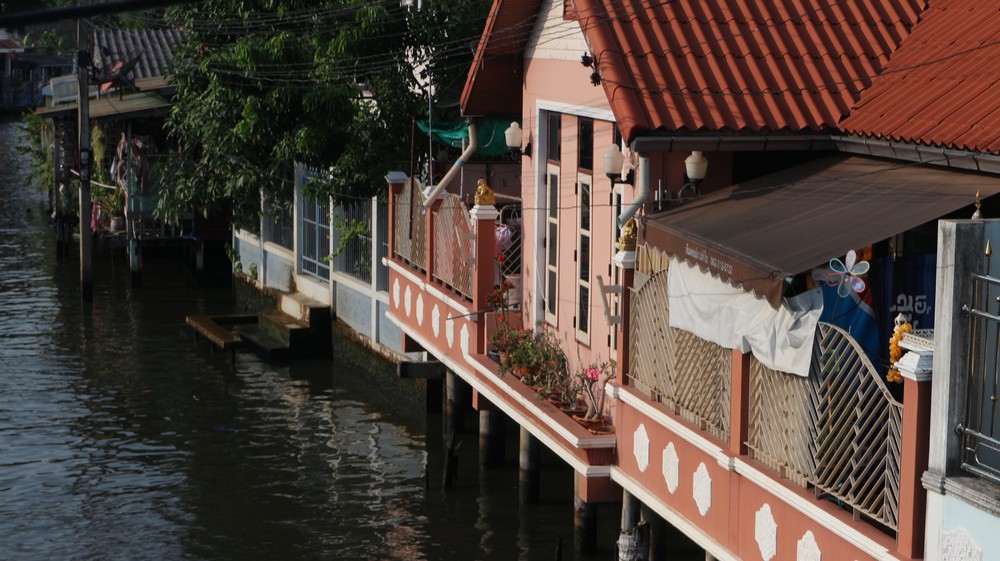 I have already been to the most famous floating market in Thailand- Damnoen Saduak Floating Market - which is advertised as the Bangkok floating market