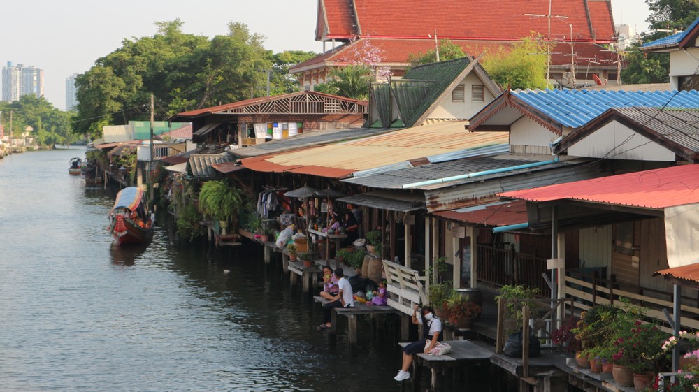 I have already been to the most famous floating market in Thailand- Damnoen Saduak Floating Market - which is advertised as the Bangkok floating market