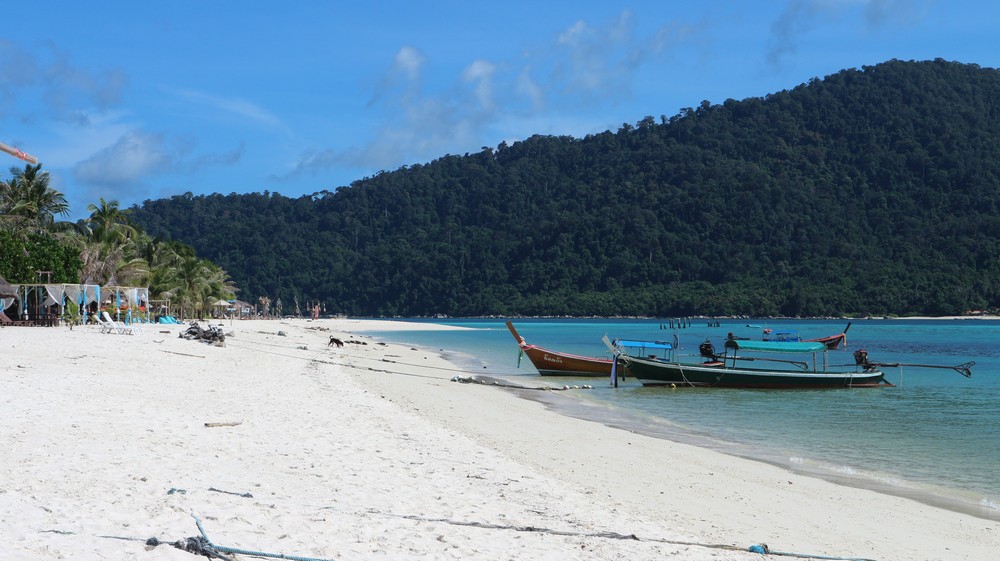 I went to Koh Adang because of the stunning view of Koh Lipe which was even better than I was expecting.